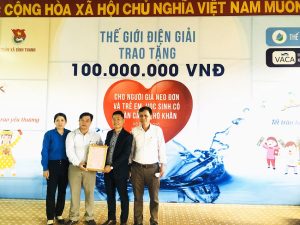 THẾ GIỚI ĐIỆN GIẢI TRAO TẶNG 100 TRIỆU ĐỒNG ĐẾN NGƯỜI GIÀ NEO ĐƠN VÀ TRẺ EM CÓ HOÀN CẢNH KHÓ KHĂN