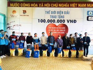 THẾ GIỚI ĐIỆN GIẢI TRAO TẶNG 100 TRIỆU ĐỒNG ĐẾN NGƯỜI GIÀ NEO ĐƠN VÀ TRẺ EM CÓ HOÀN CẢNH KHÓ KHĂN